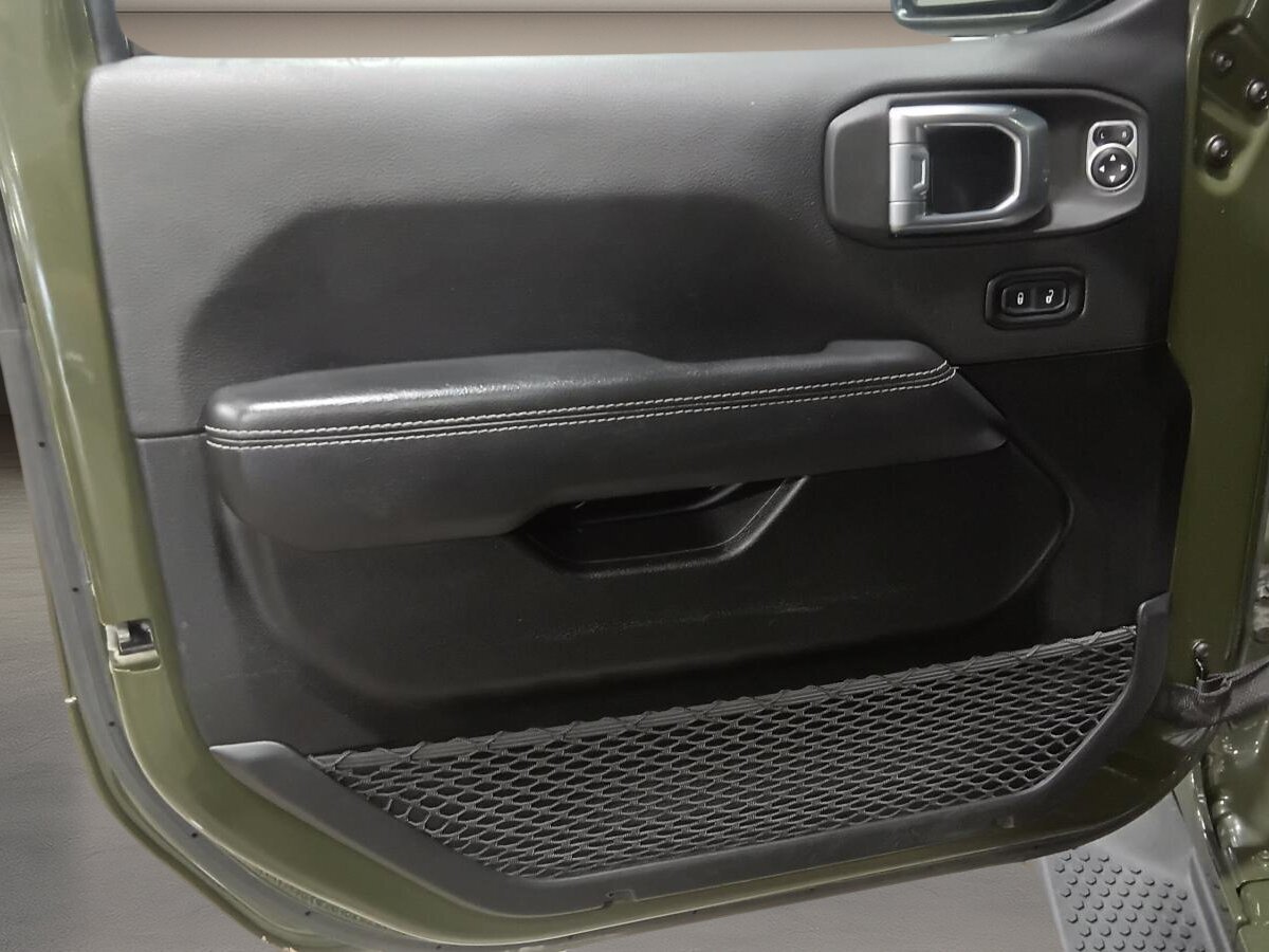 2022 Jeep Wrangler 4xe - Image 23