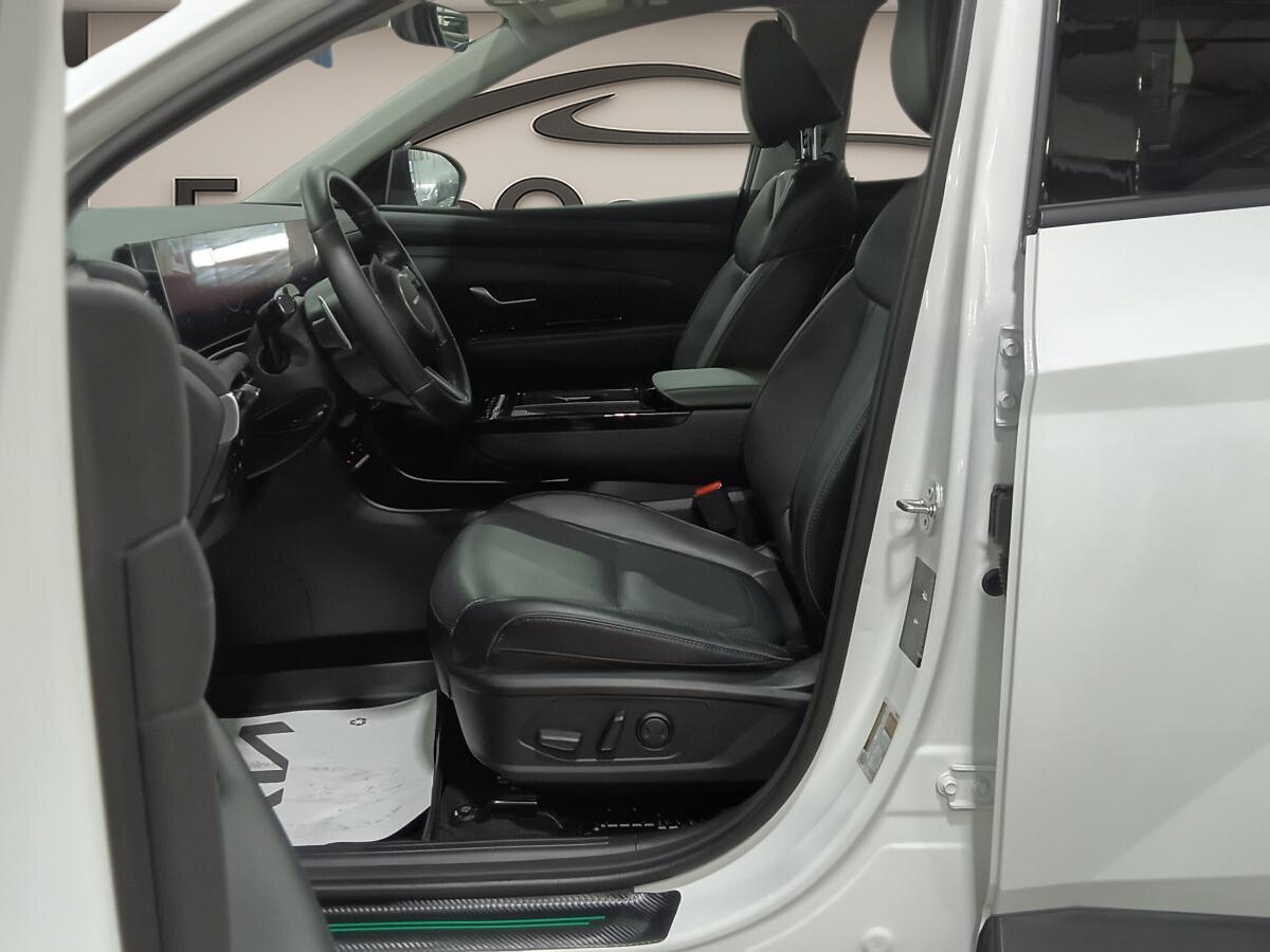 2025 Hyundai Tucson - Image 11