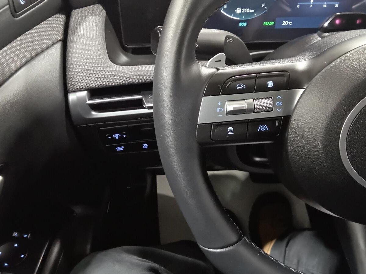 2025 Hyundai Tucson - Image 13