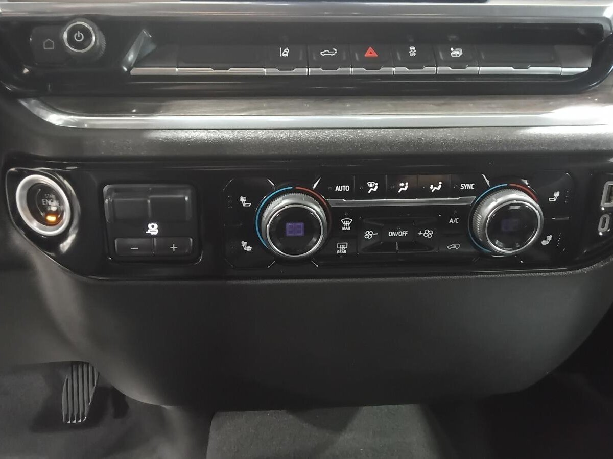 2024 Chevrolet Silverado 2500 HD - Image 19