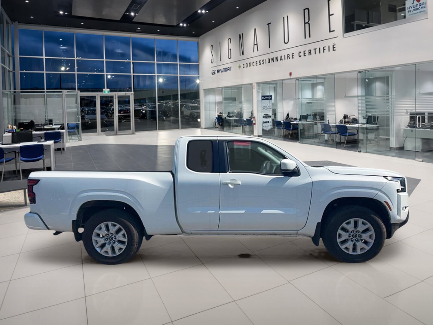 2022 Nissan Frontier - Image 4