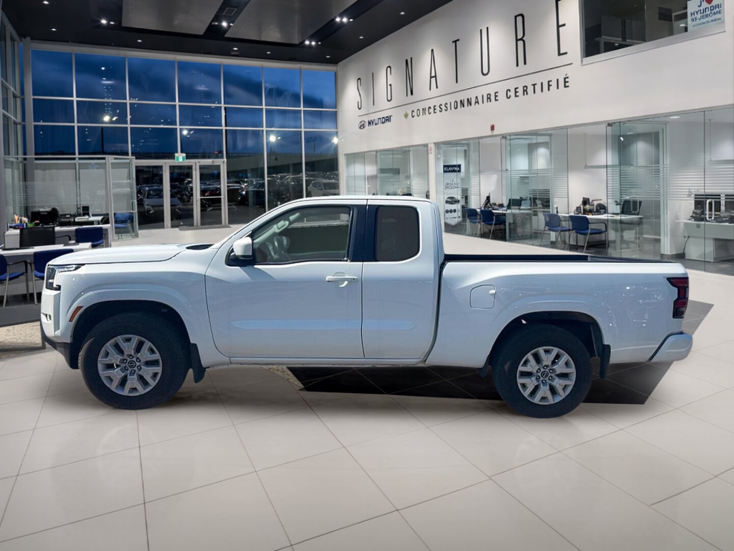 2022 Nissan Frontier - Image 8