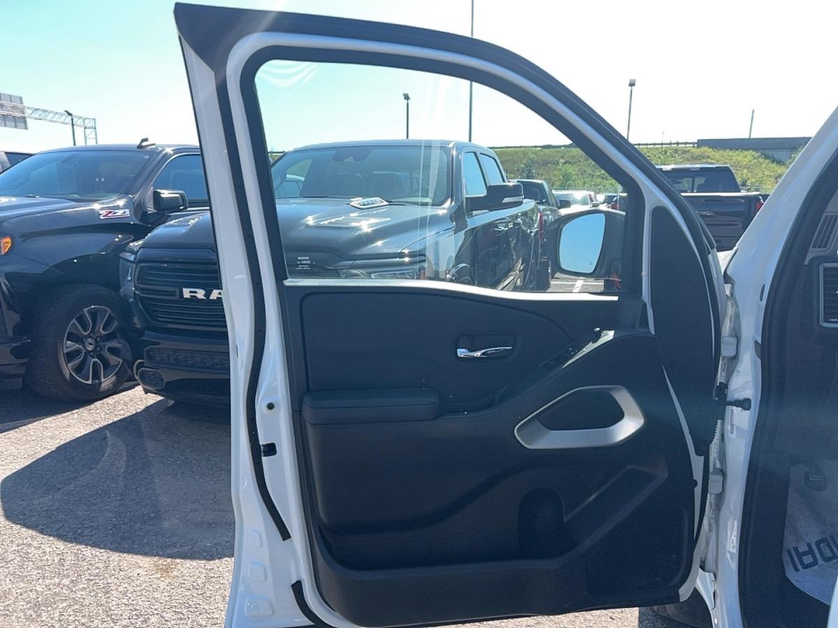 2022 Nissan Frontier - Image 14