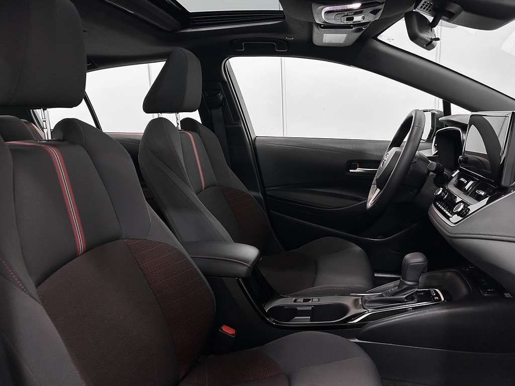 2025 Toyota Corolla - Image 20