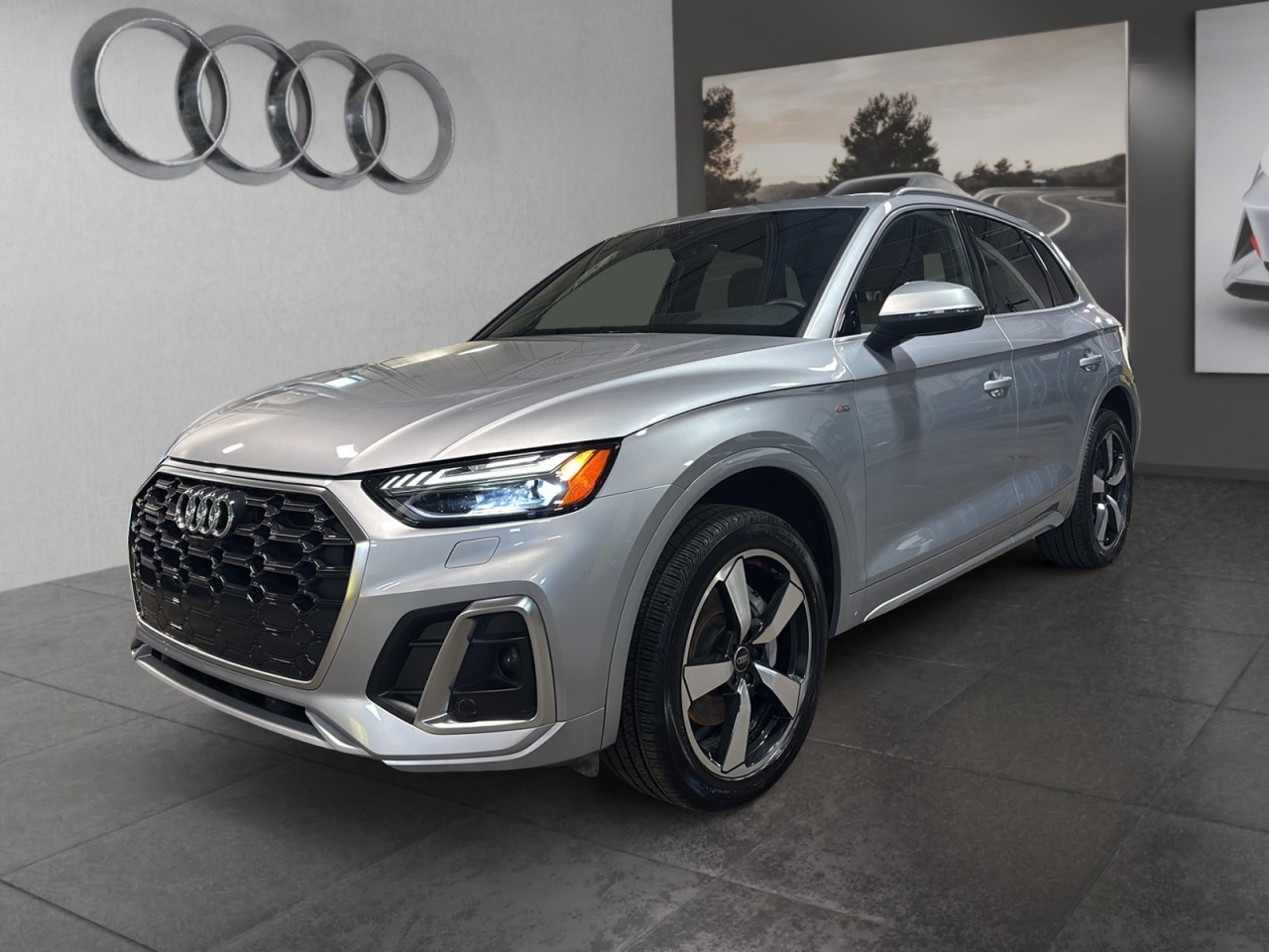 2024 Audi Q5 PHEV - Image 3