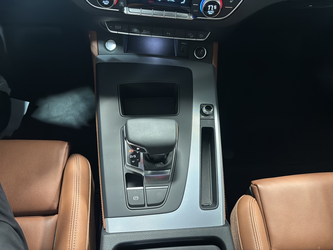 2024 Audi Q5 PHEV - Image 15