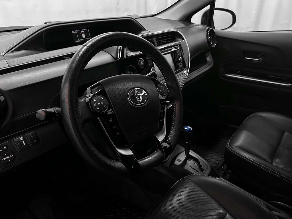 2018 Toyota Prius C - Image 8