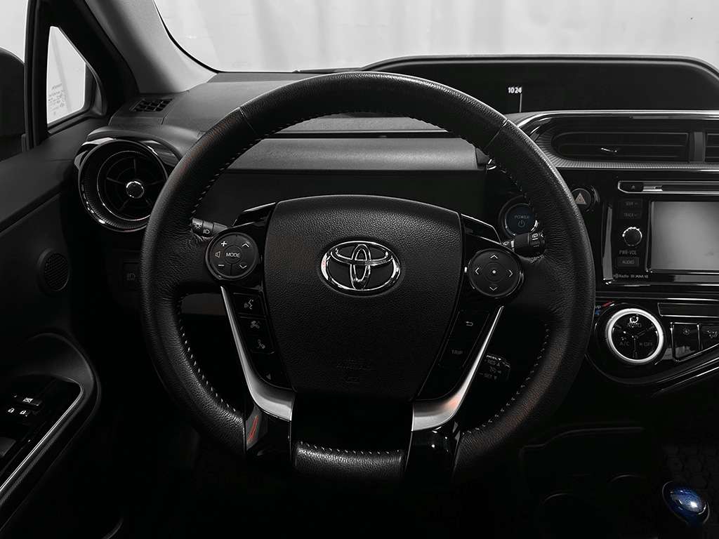 2018 Toyota Prius C - Image 11