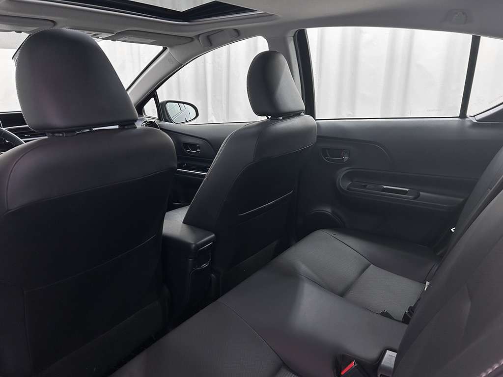 2018 Toyota Prius C - Image 16
