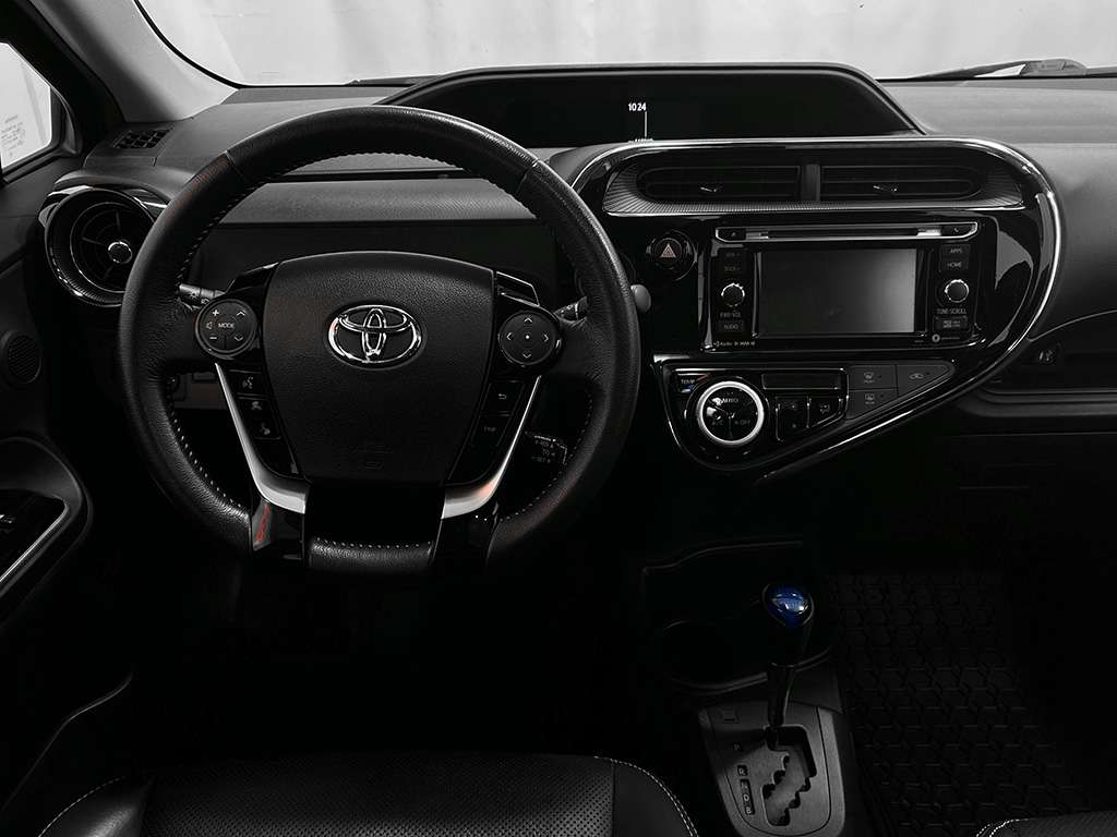 2018 Toyota Prius C - Image 17