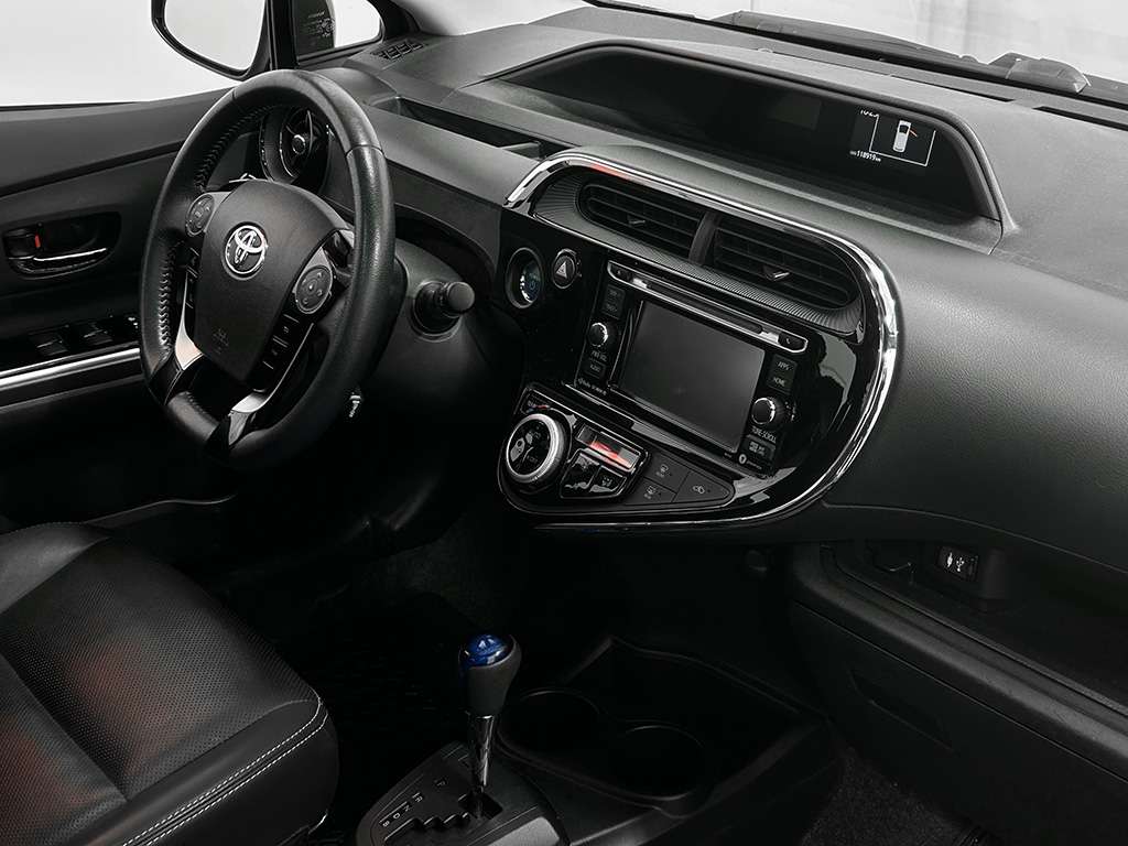 2018 Toyota Prius C - Image 19