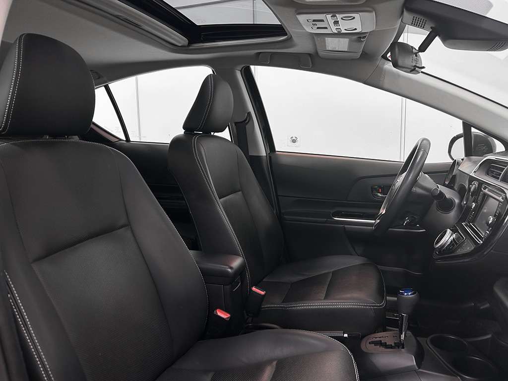 2018 Toyota Prius C - Image 20