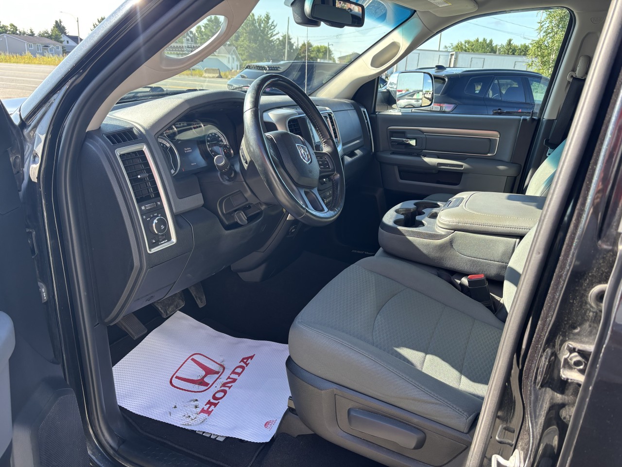 2016 Ram 1500 - Image 9