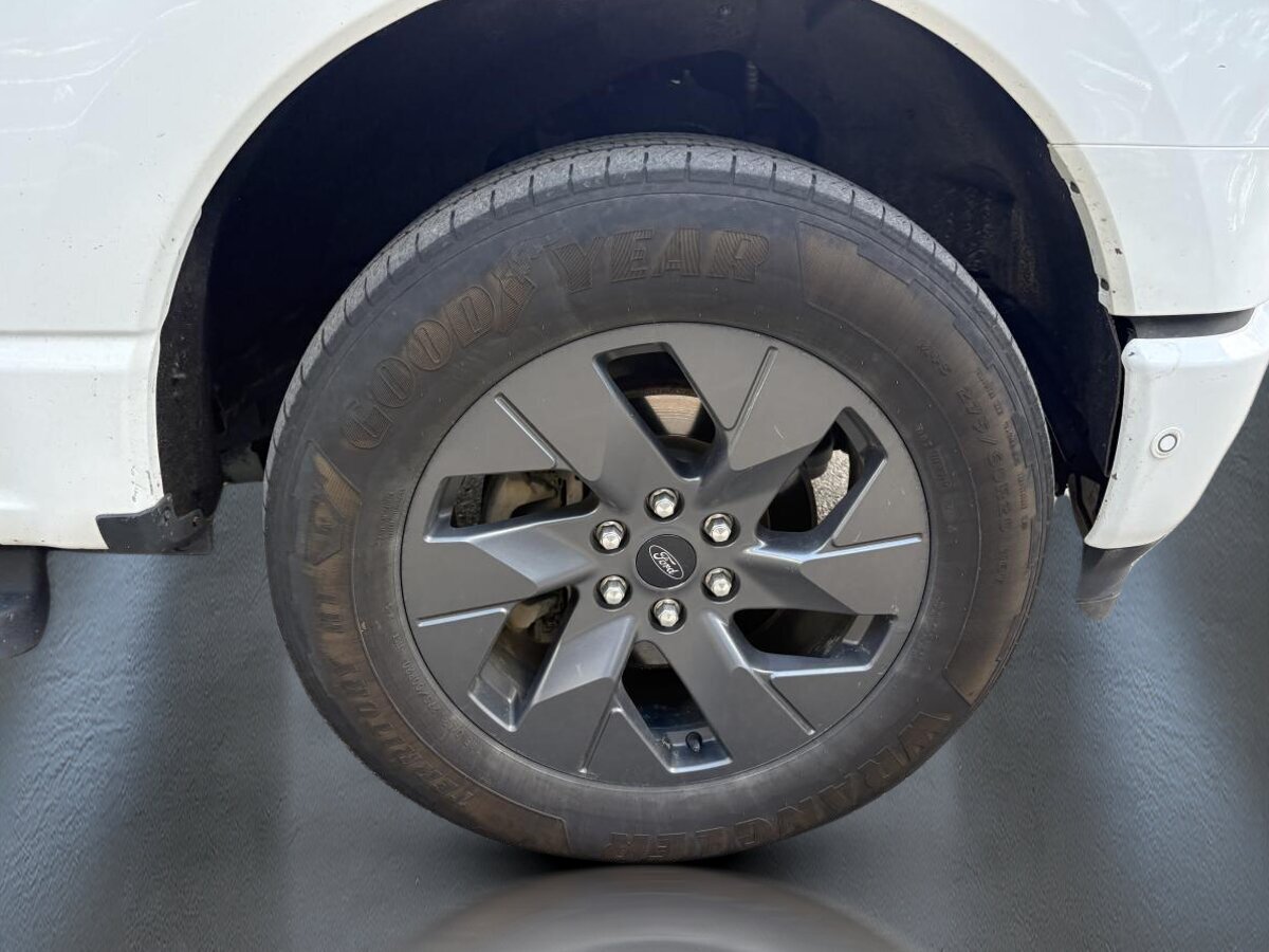 2023 Ford F-150 Lightning - Image 12