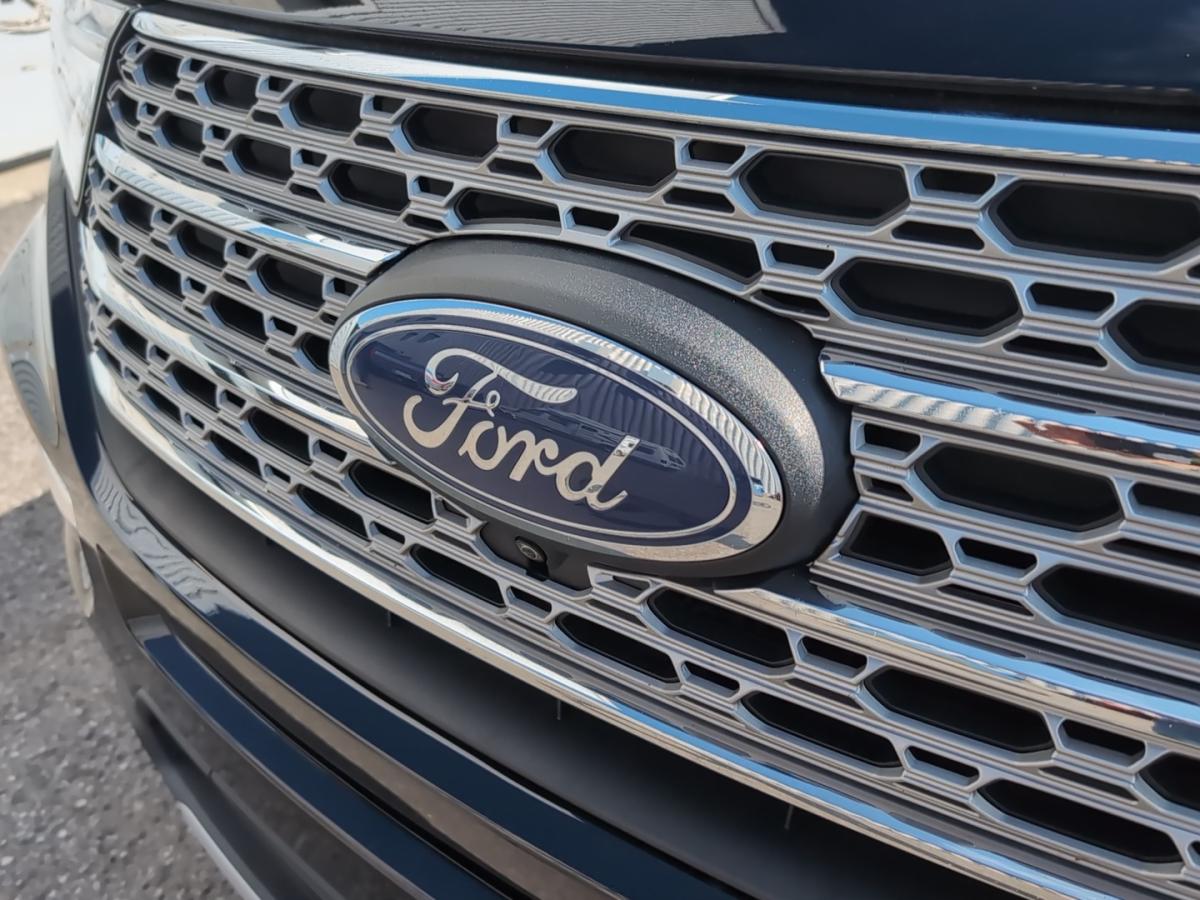 2023 Ford Explorer - Image 13