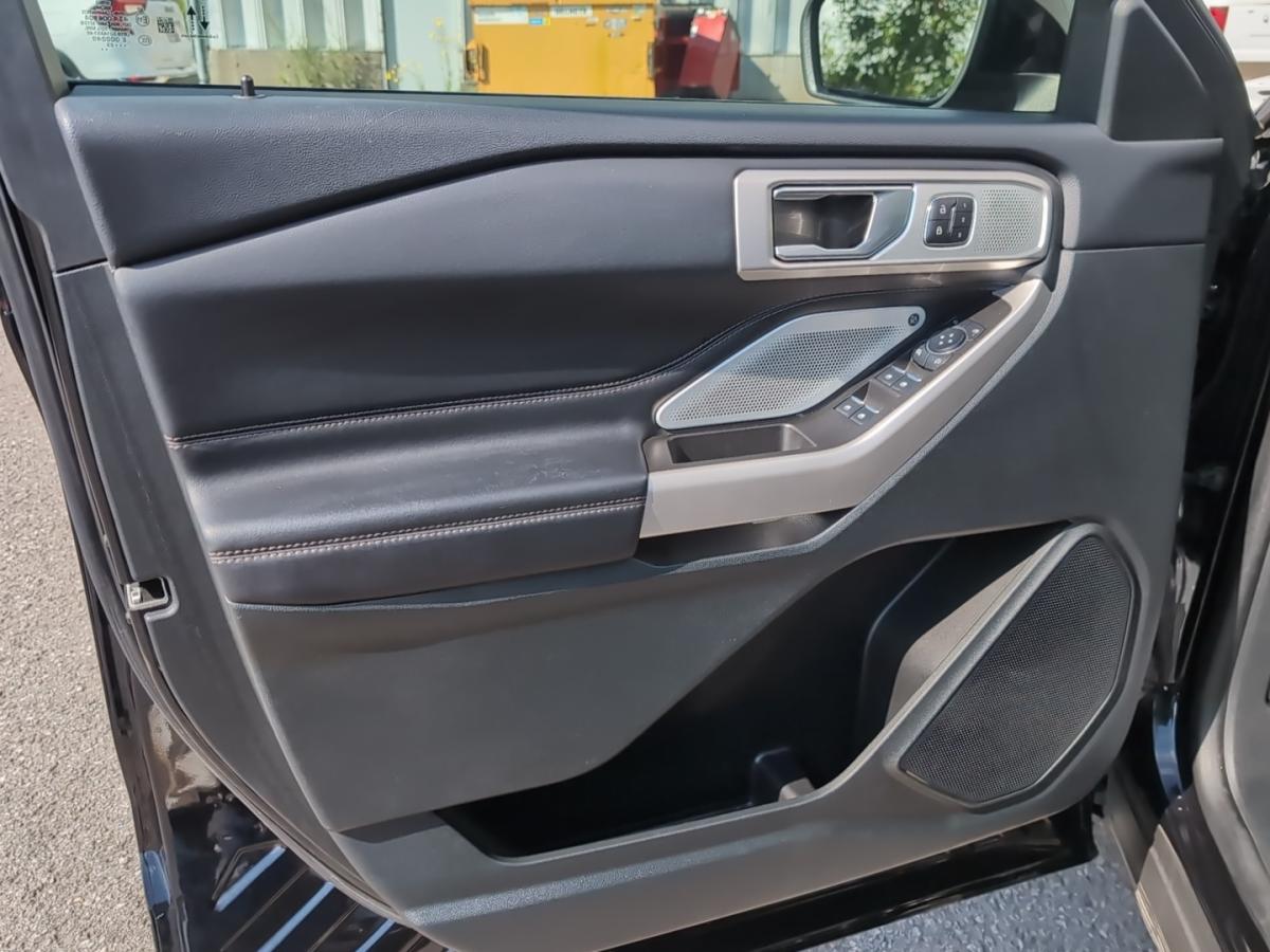 2023 Ford Explorer - Image 19