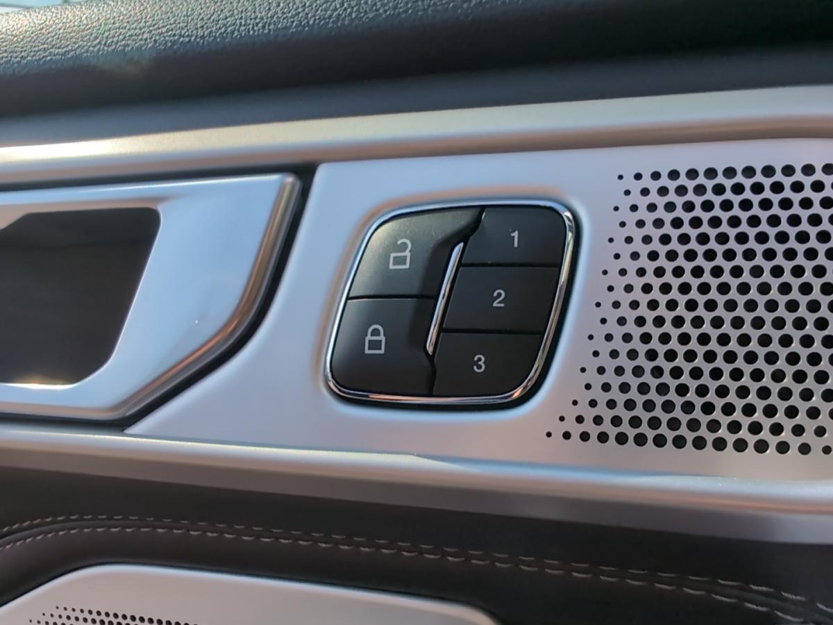 2023 Ford Explorer - Image 37