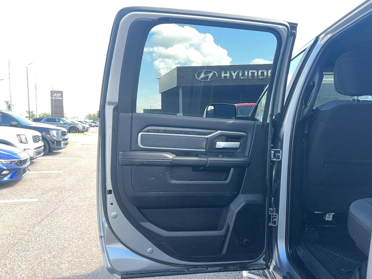 2022 RAM 3500 - Image 18