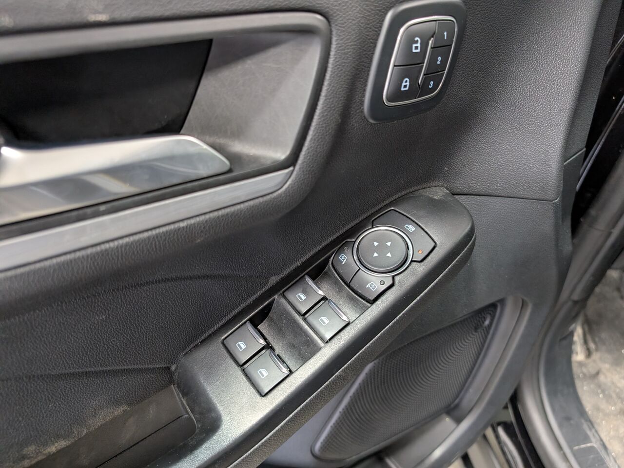 2025 Ford Escape - Image 10