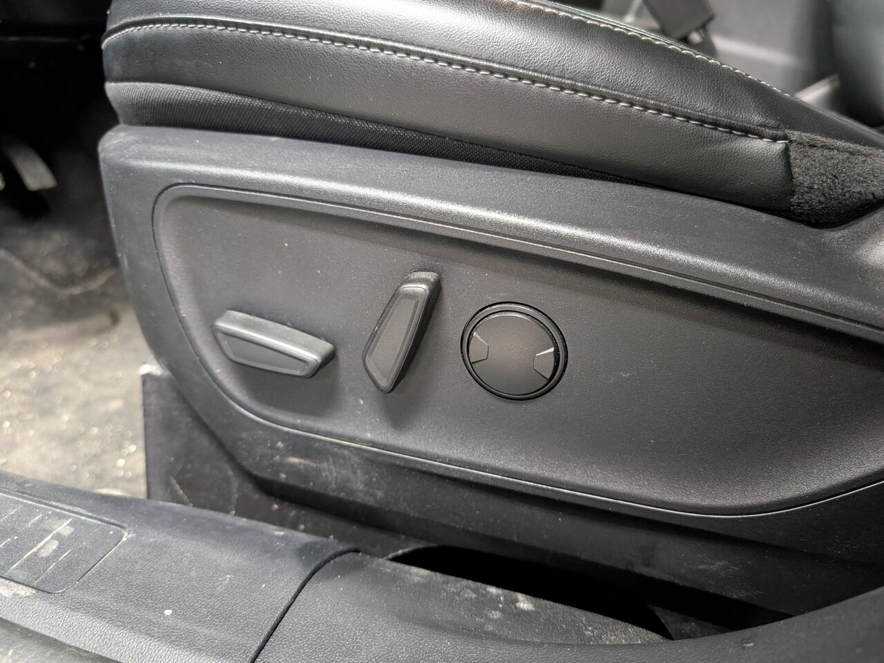 2025 Ford Escape - Image 11