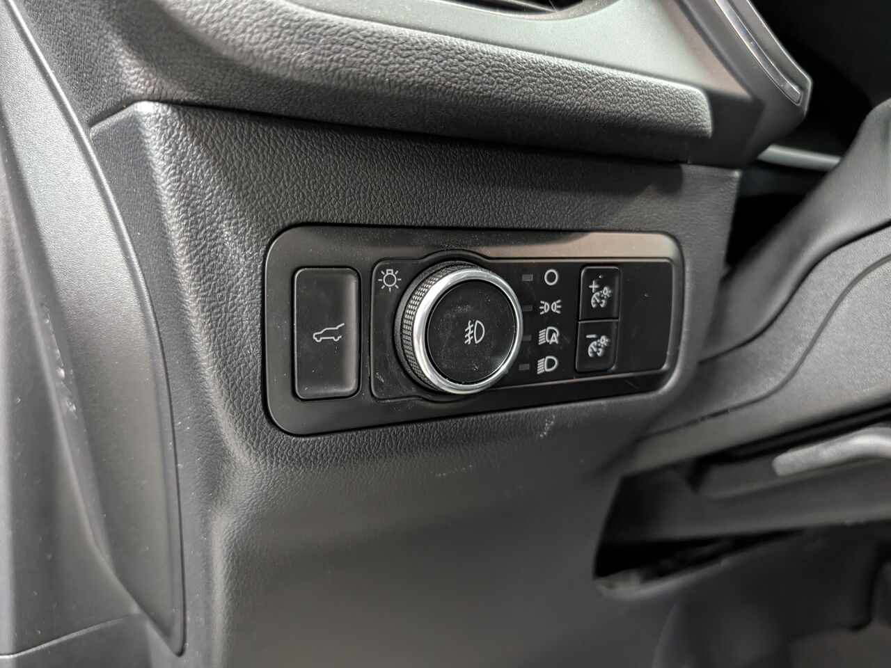 2025 Ford Escape - Image 12