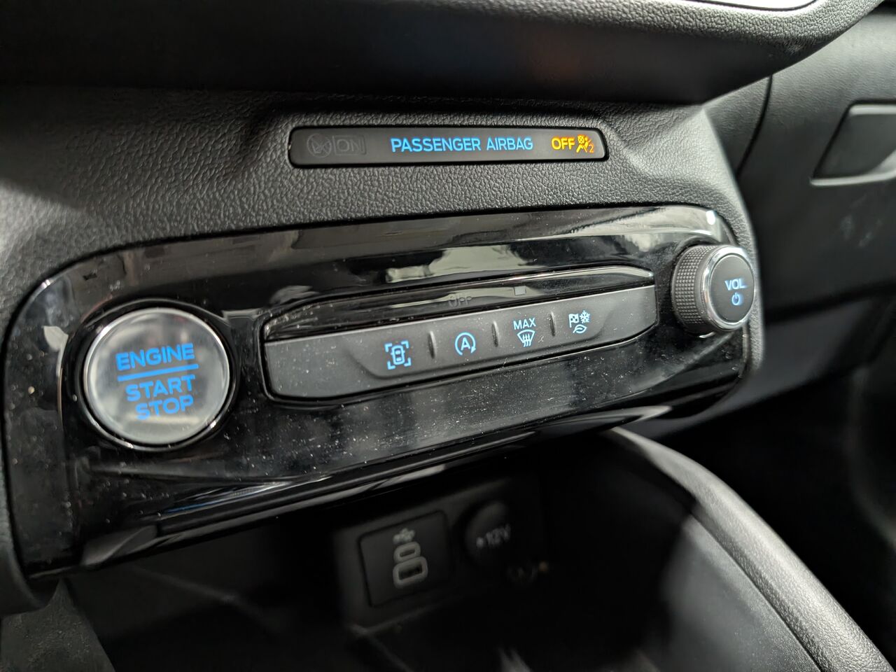2025 Ford Escape - Image 20