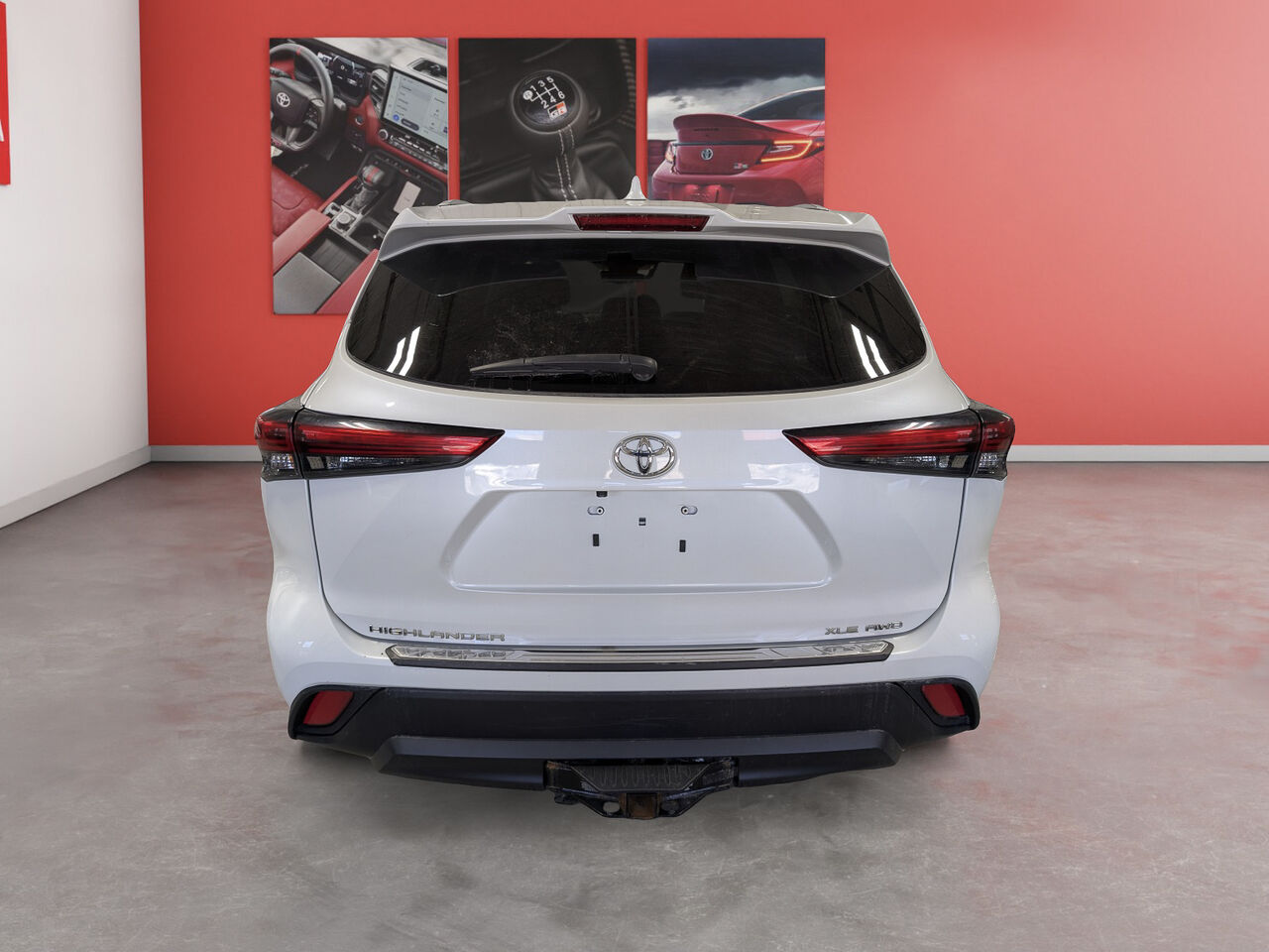 2023 Toyota Highlander - Image 3