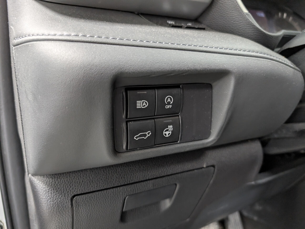 2023 Toyota Highlander - Image 12