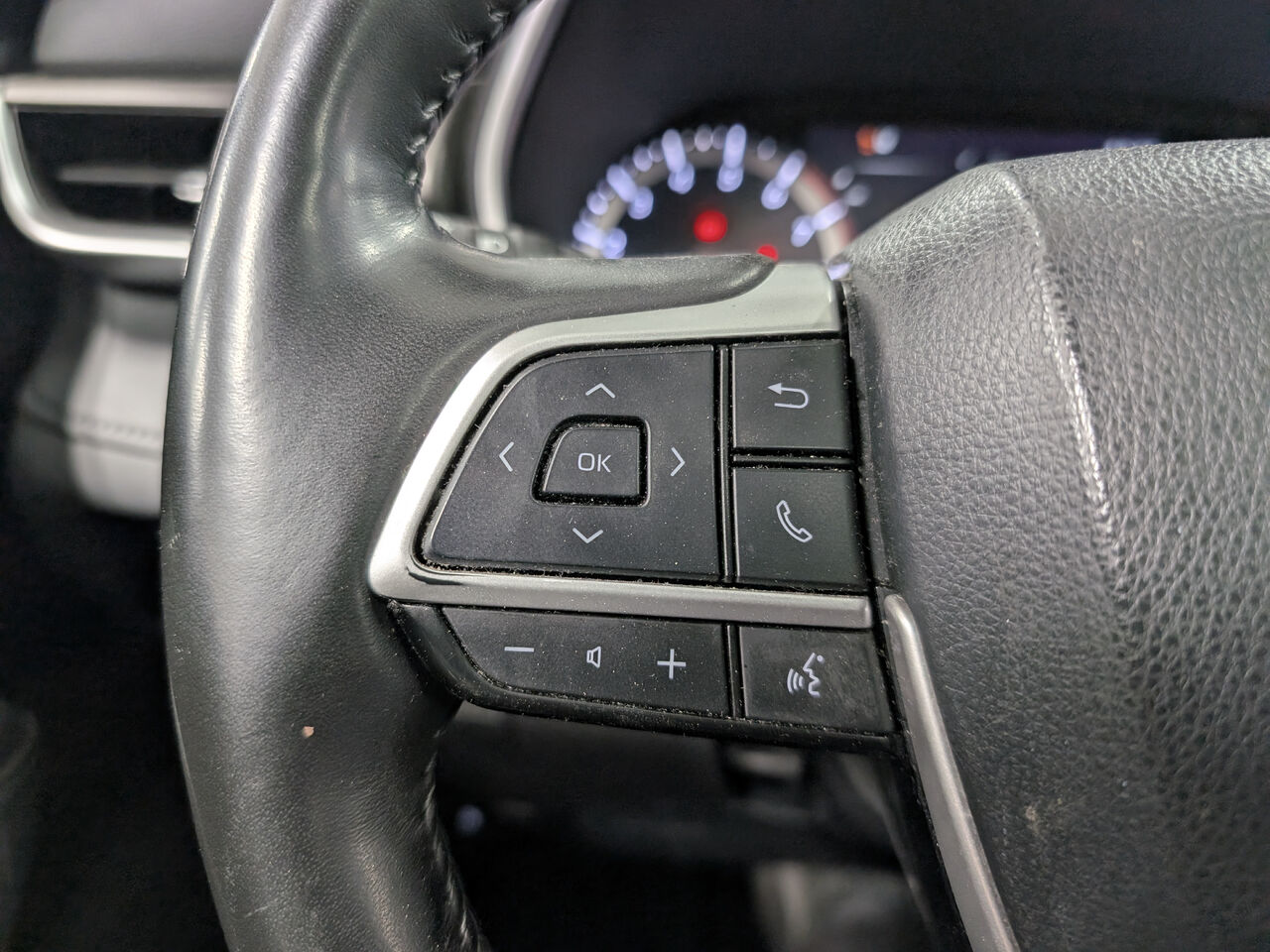 2023 Toyota Highlander - Image 14