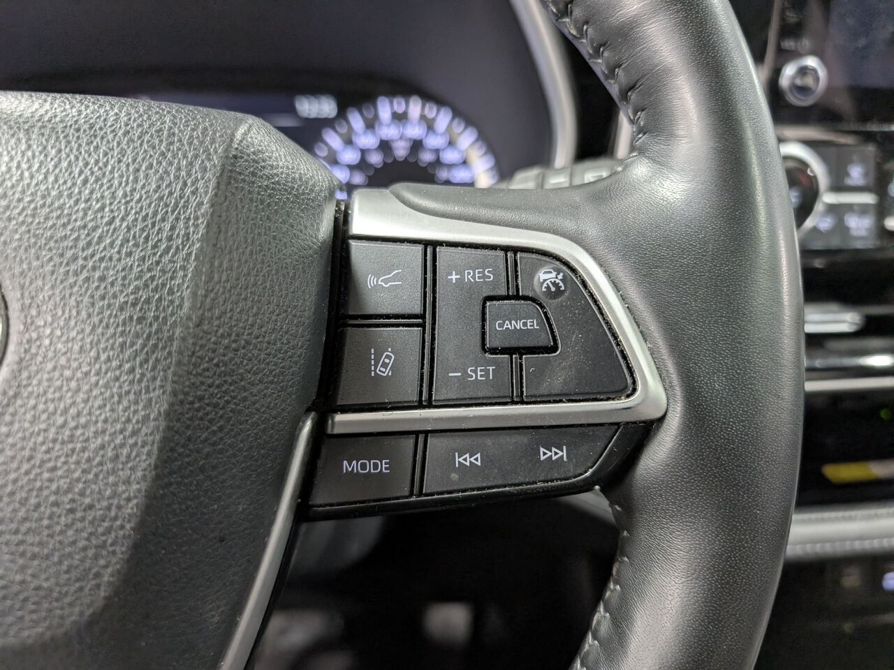 2023 Toyota Highlander - Image 15