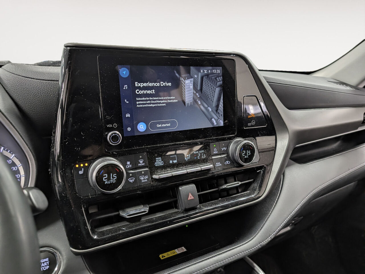 2023 Toyota Highlander - Image 17