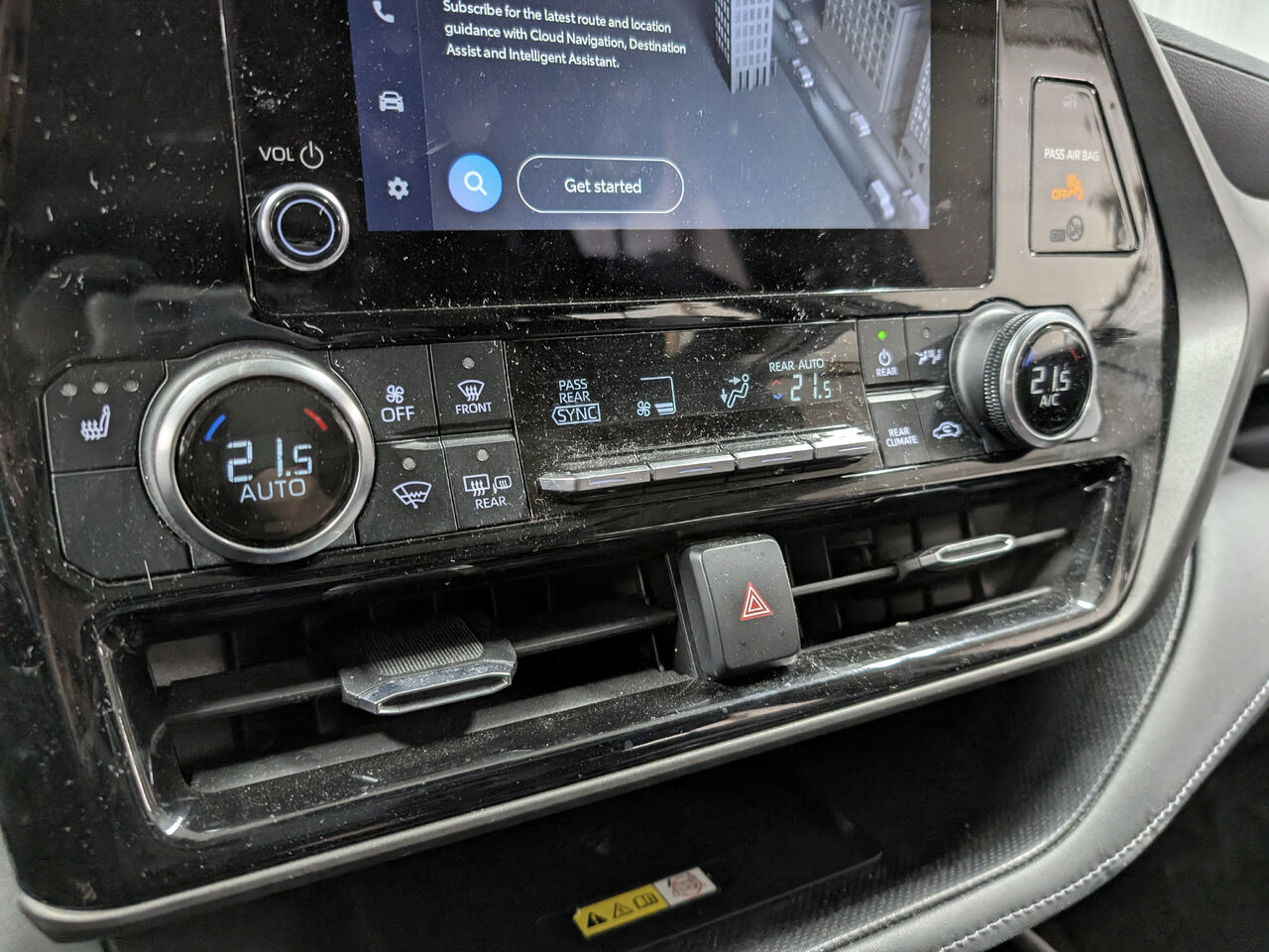 2023 Toyota Highlander - Image 19