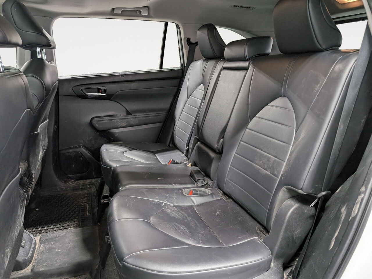 2023 Toyota Highlander - Image 22