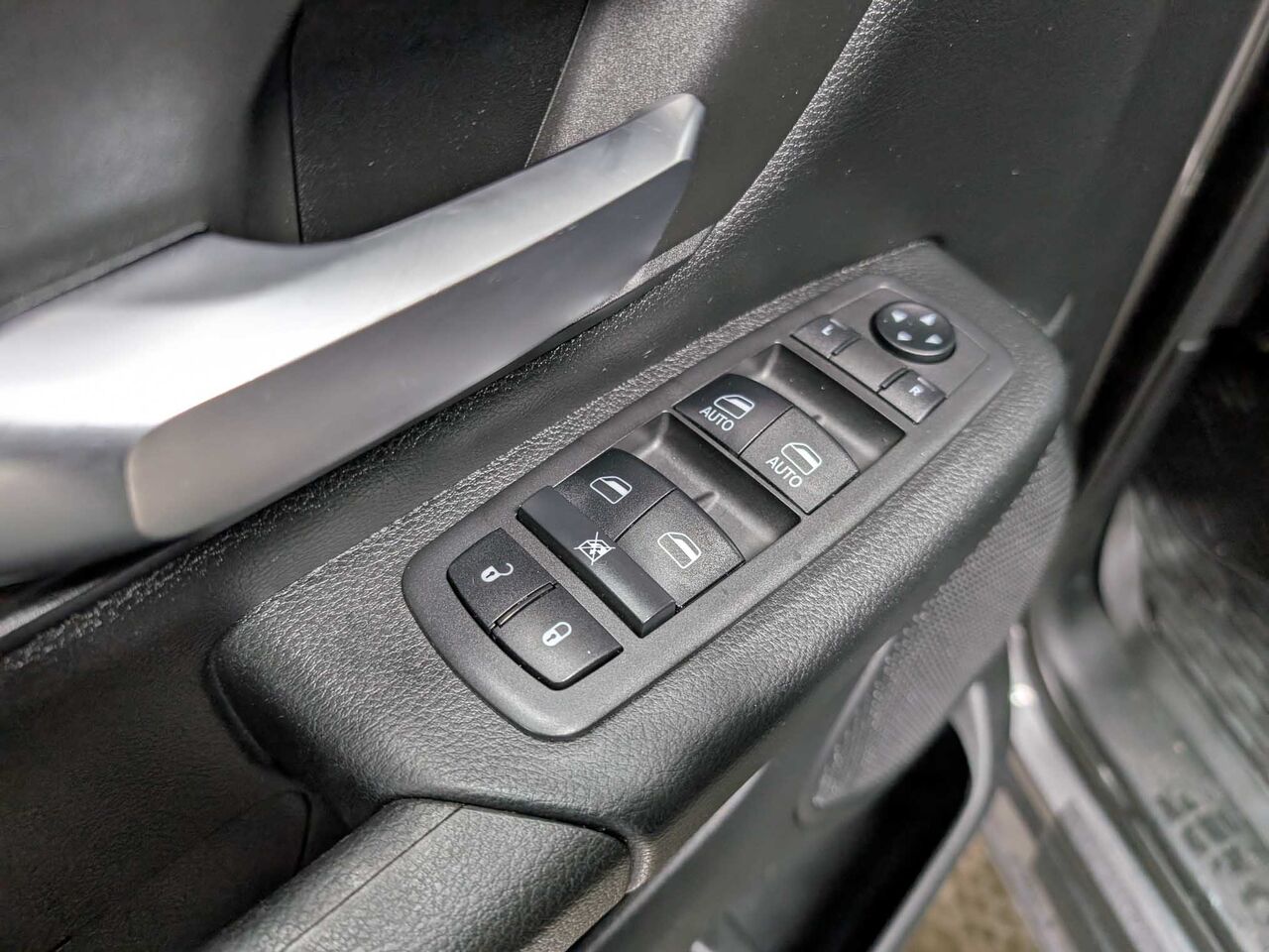 2020 Ram 1500 - Image 10