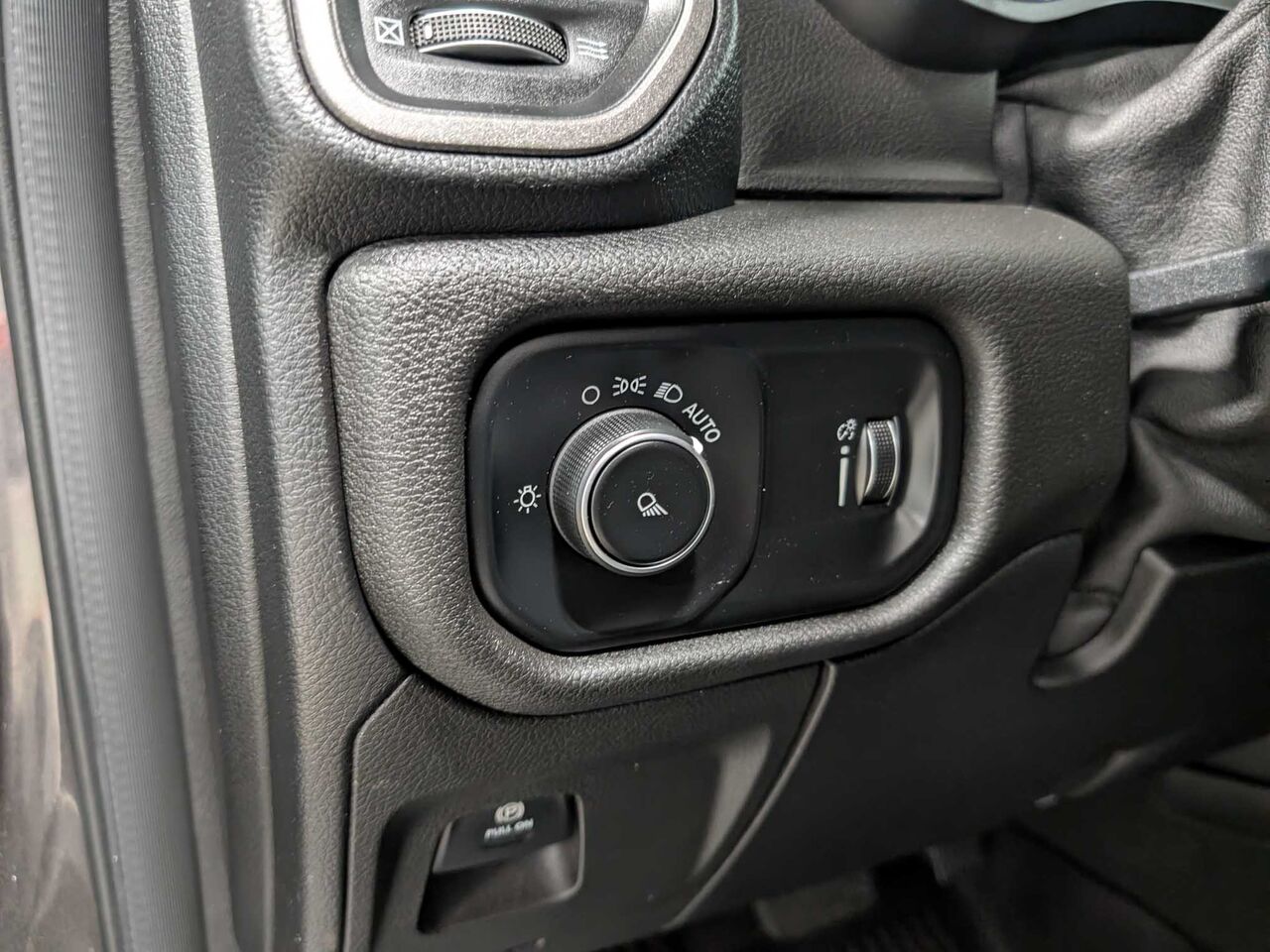 2020 Ram 1500 - Image 12