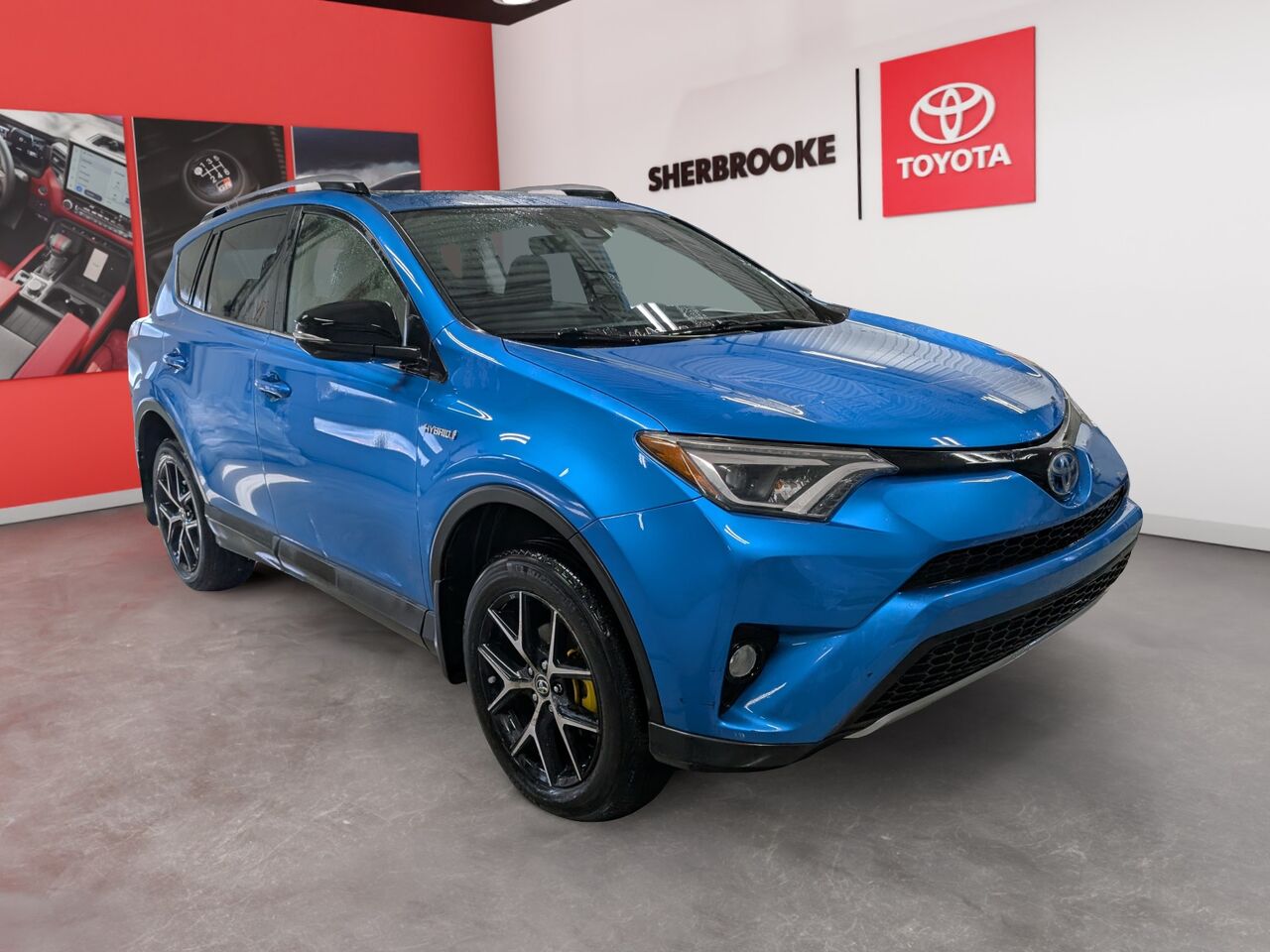 2017 Toyota RAV4 Hybride - Image 2