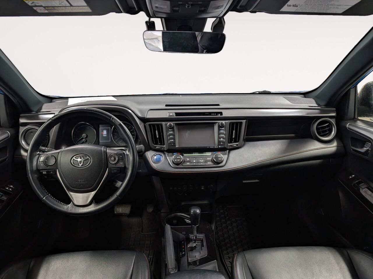 2017 Toyota RAV4 Hybride - Image 7