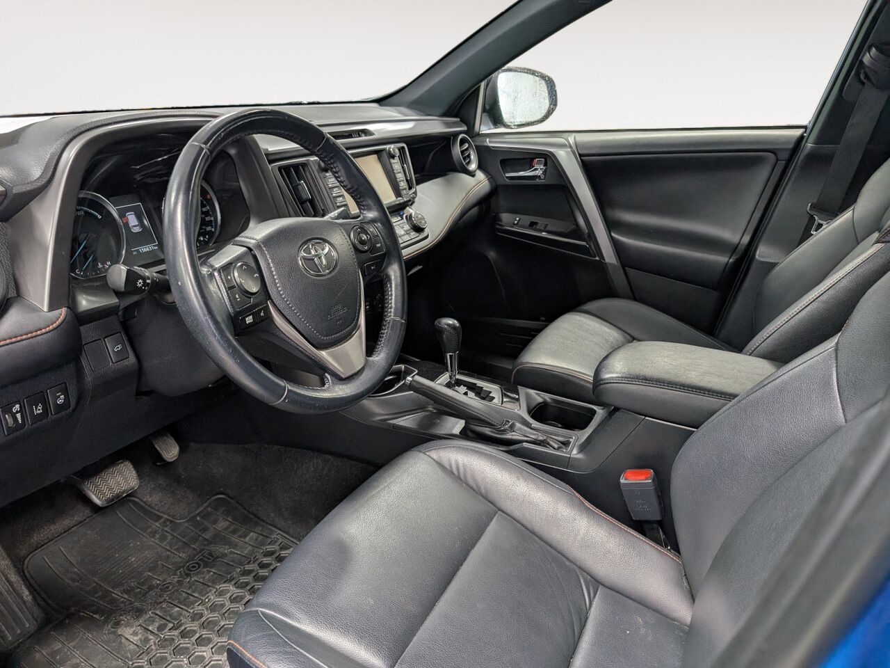 2017 Toyota RAV4 Hybride - Image 8