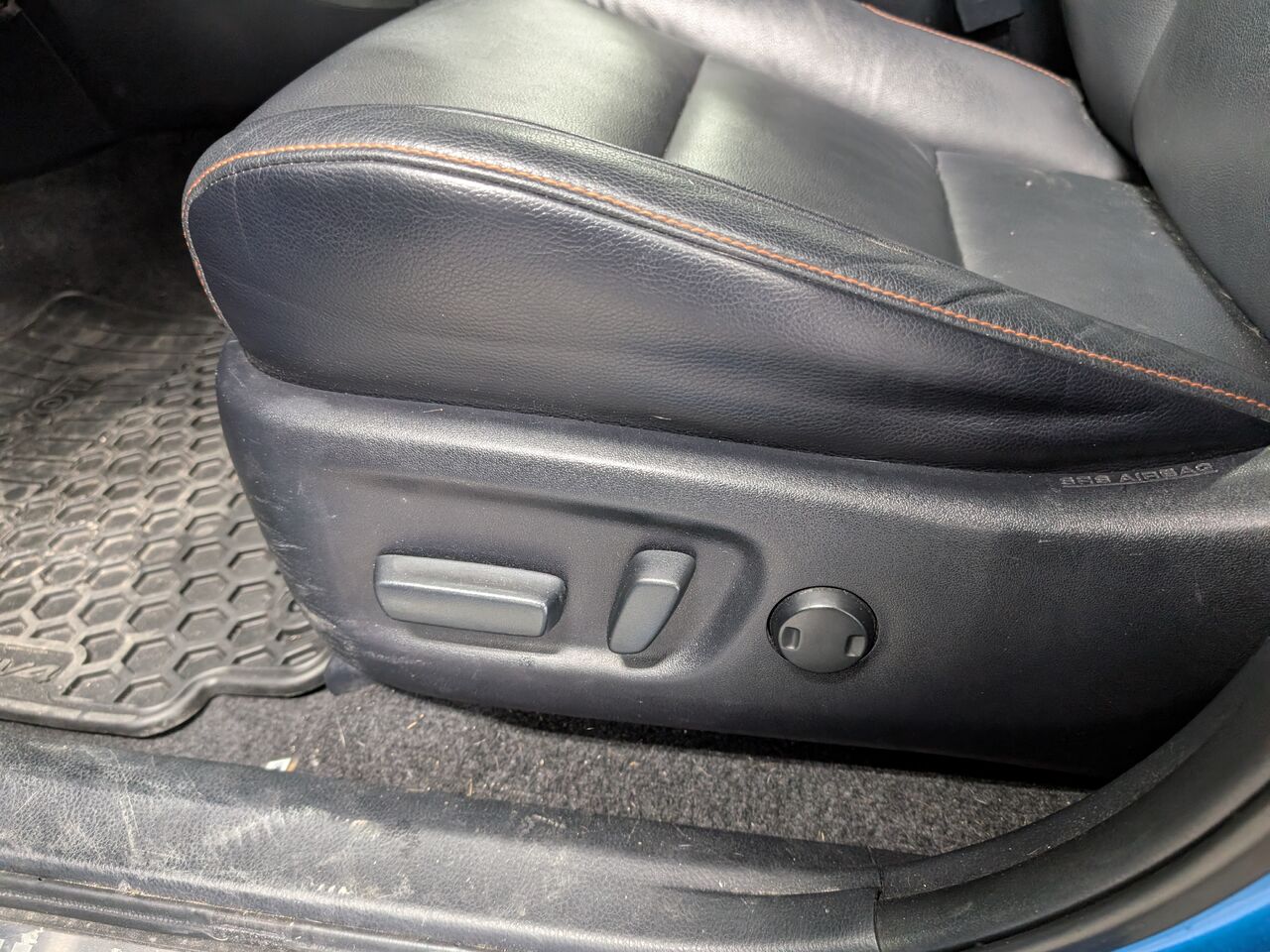 2017 Toyota RAV4 Hybride - Image 10