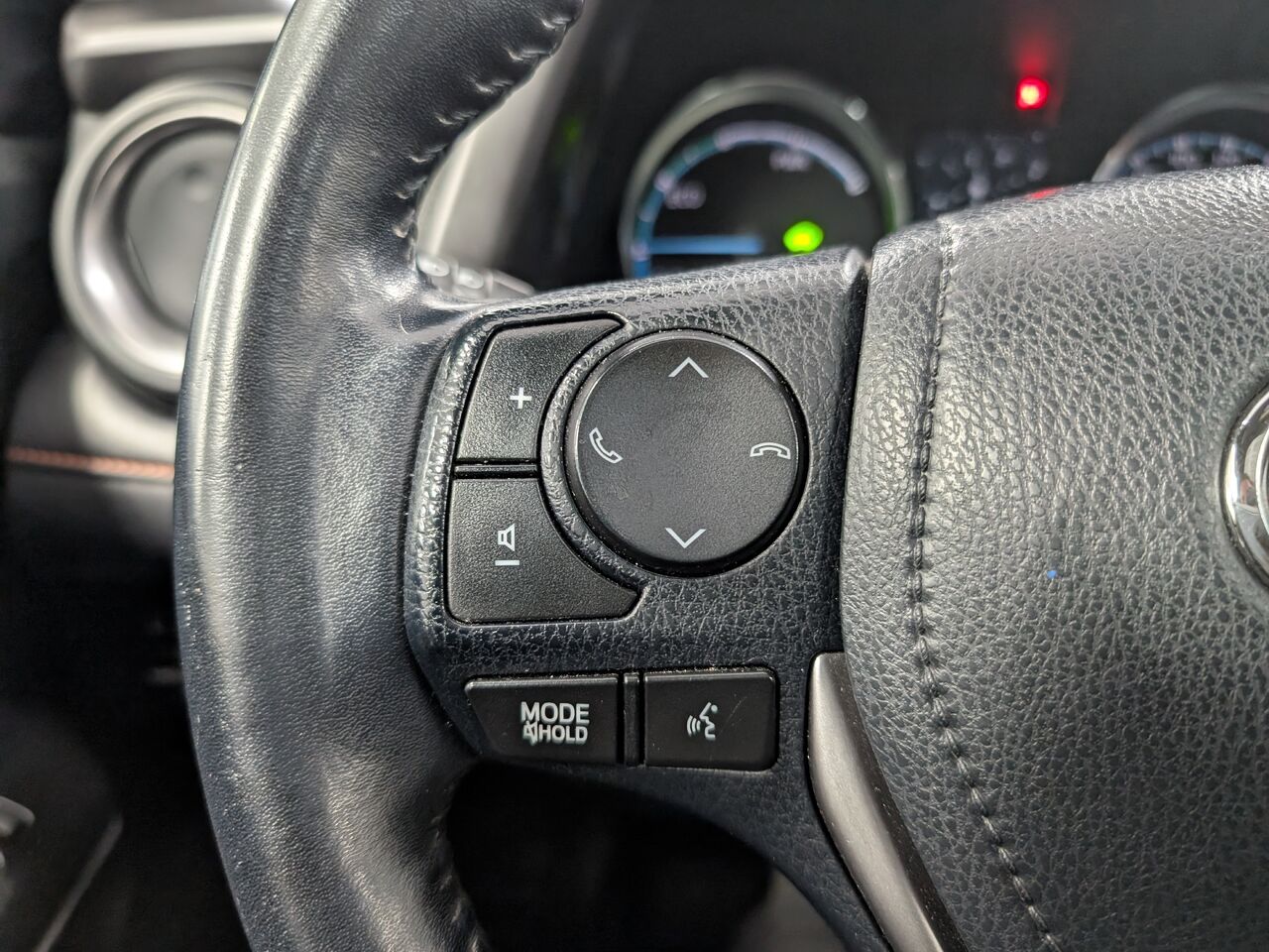 2017 Toyota RAV4 Hybride - Image 13