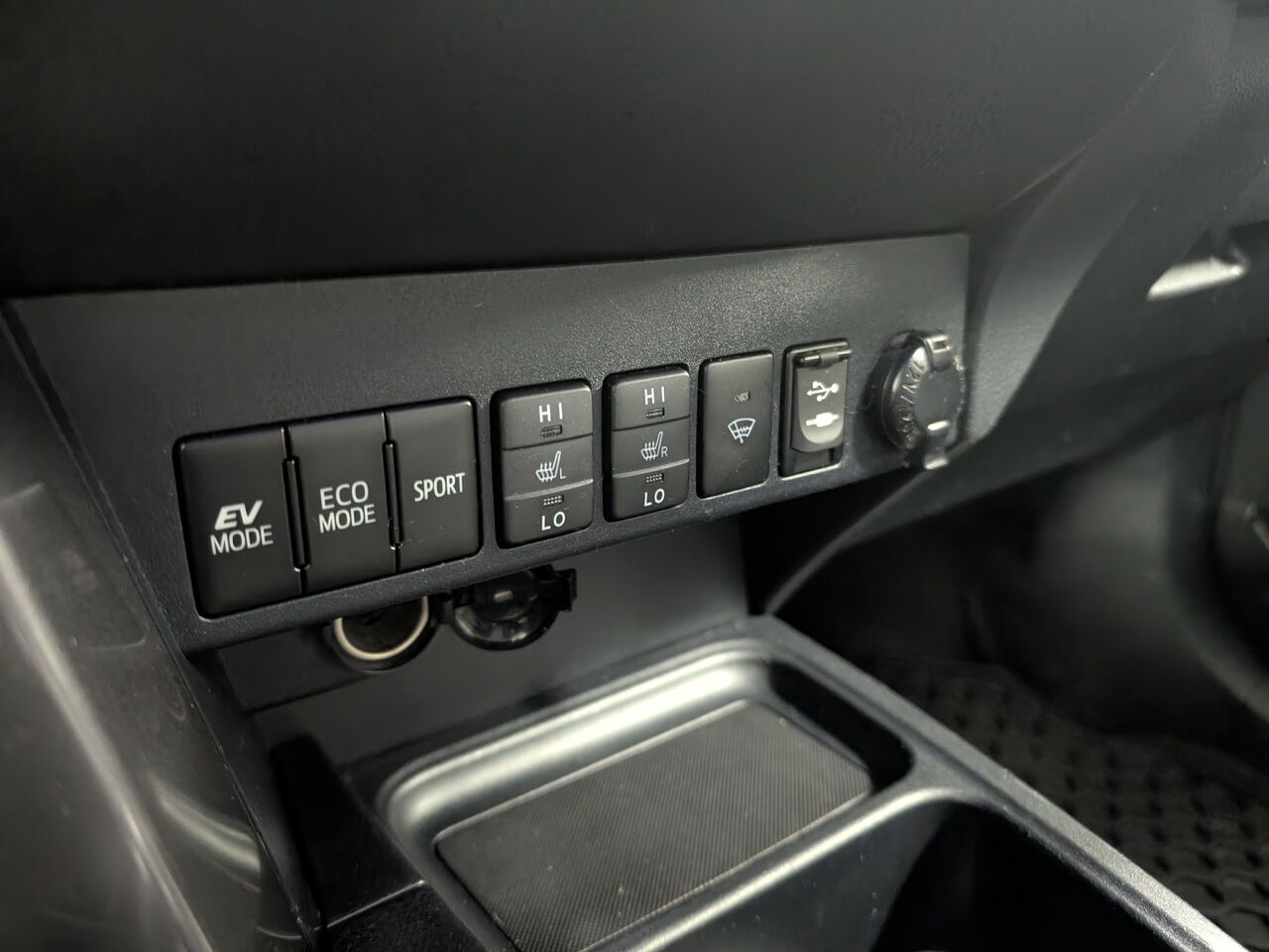 2017 Toyota RAV4 Hybride - Image 20