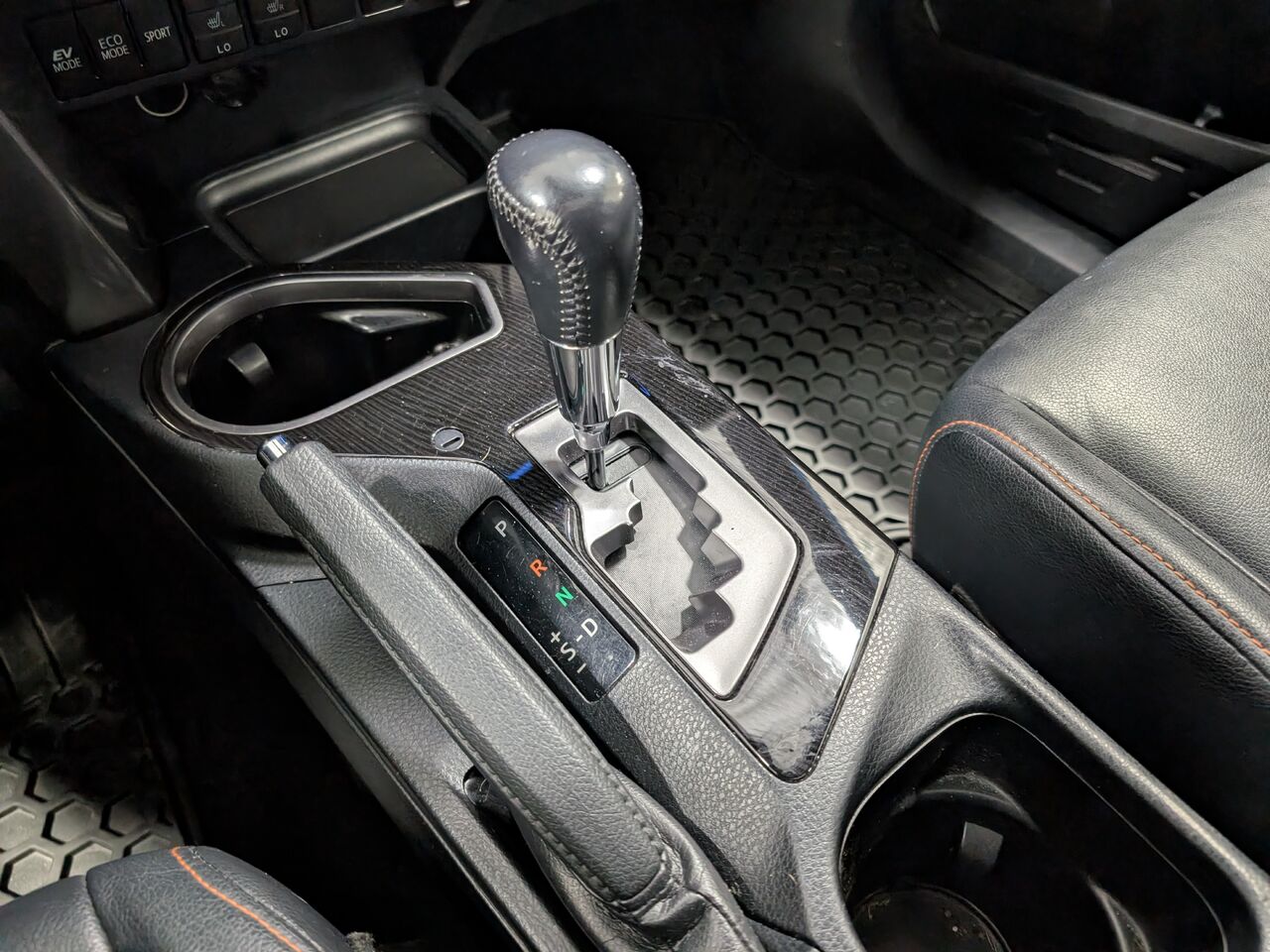 2017 Toyota RAV4 Hybride - Image 21