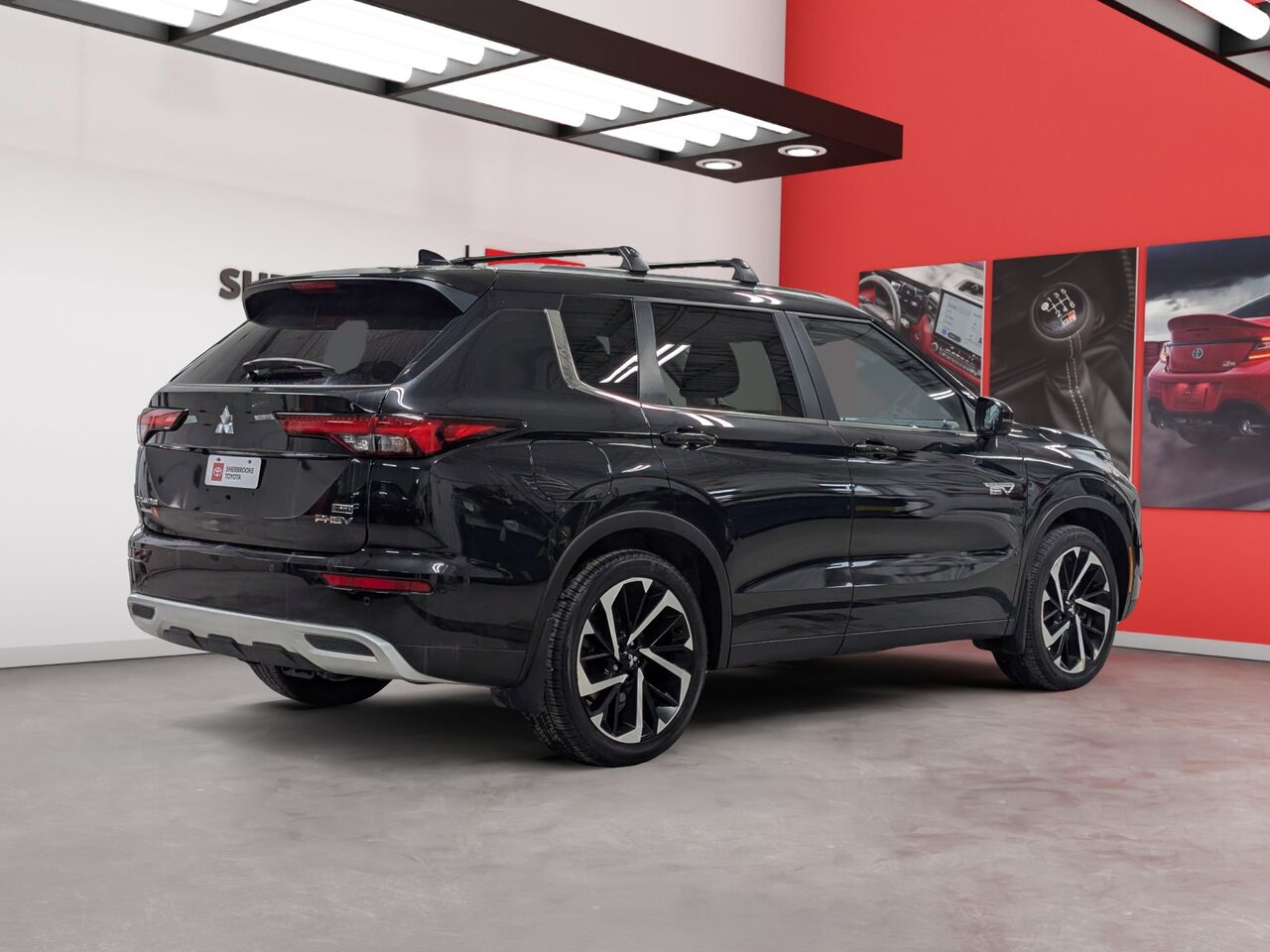 2025 Mitsubishi Outlander PHEV - Image 3
