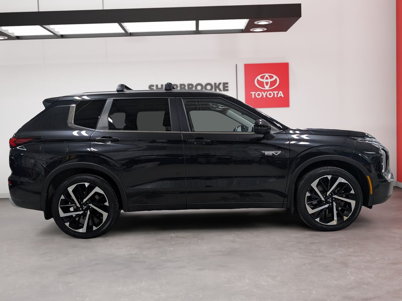 2025 Mitsubishi Outlander PHEV - Image 4