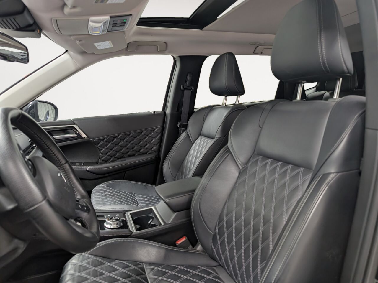 2025 Mitsubishi Outlander PHEV - Image 8