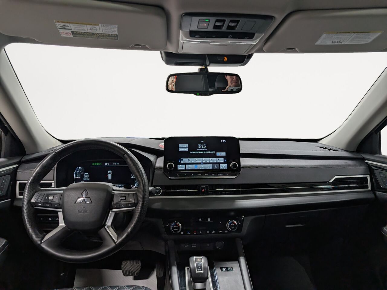 2025 Mitsubishi Outlander PHEV - Image 10