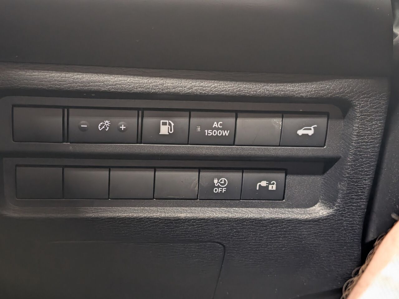 2025 Mitsubishi Outlander PHEV - Image 13