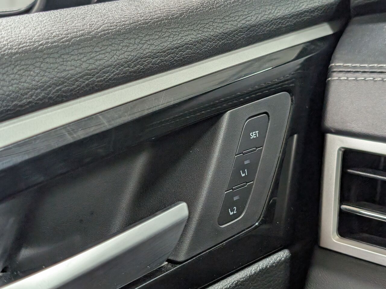 2025 Mitsubishi Outlander PHEV - Image 19