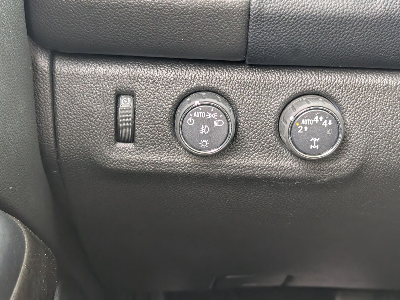 2018 GMC Canyon - Image 13