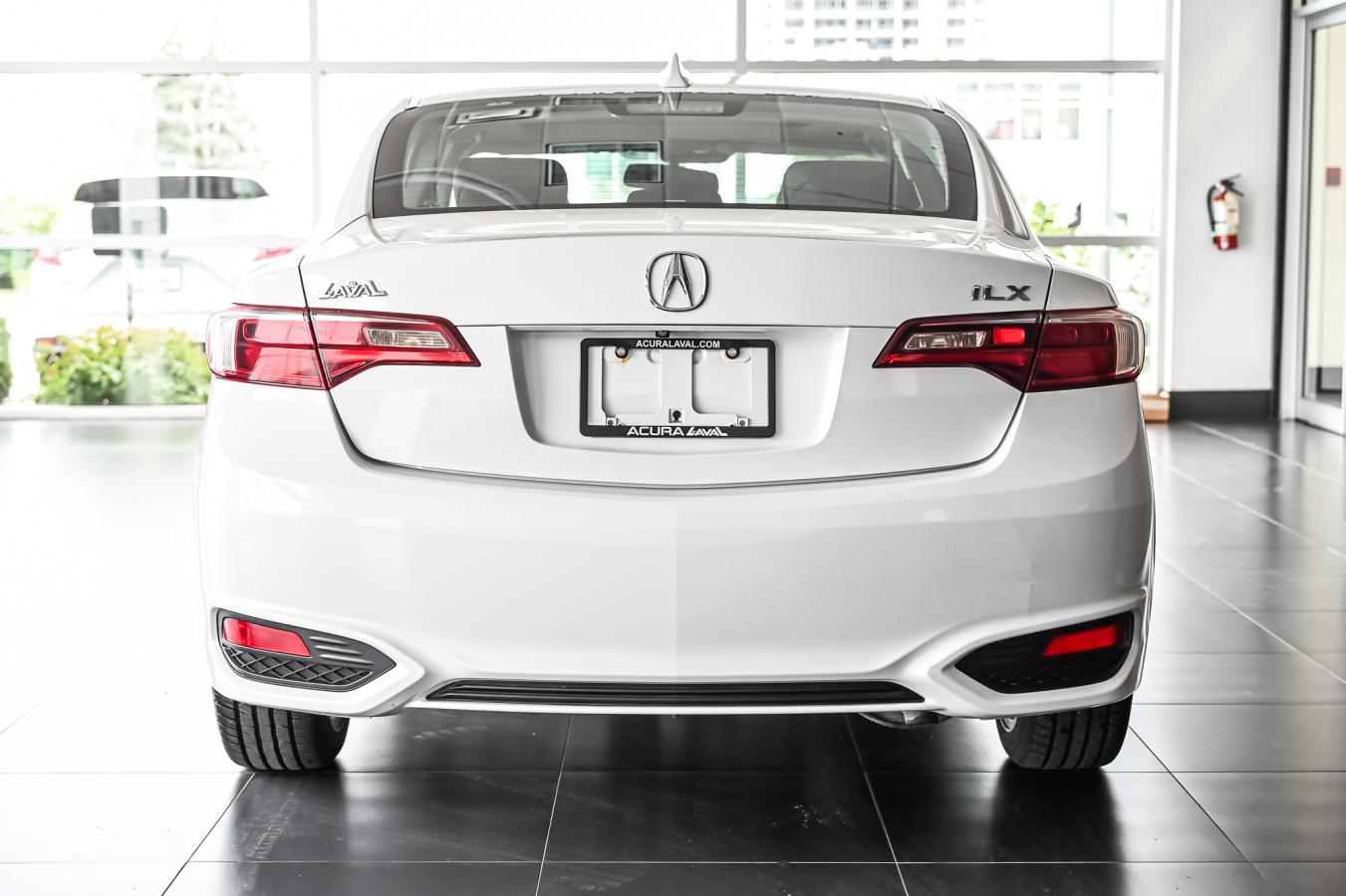 2017 Acura ILX - Image 10